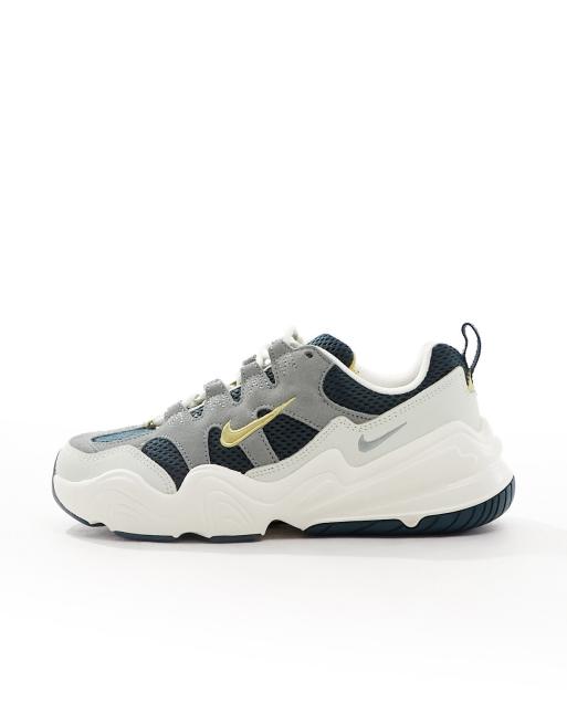 Nike - Tech Hera - unisex-sneakers i junglegrøn og havglasfarve, 2 af 5