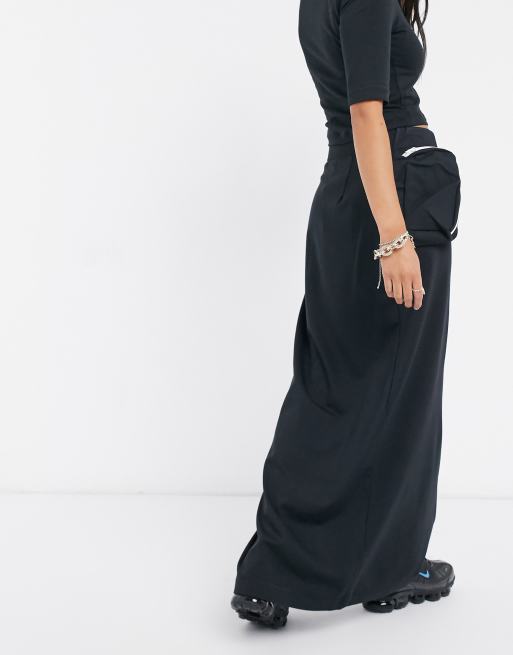 Nike tech-pakke – Sort maxinederdel med funktionslomme, 2 af 4