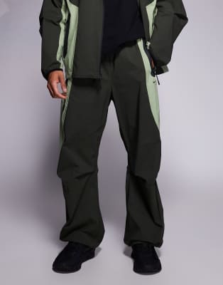 Nike - Tech - Pantalon de jogging oversize tissé en tissu Dri-FIT - Vert foncé