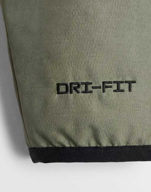 Nike - Tech Shori - Giacca sportiva kaki chiaro con cappuccio e chiusura zip , 9 di 9