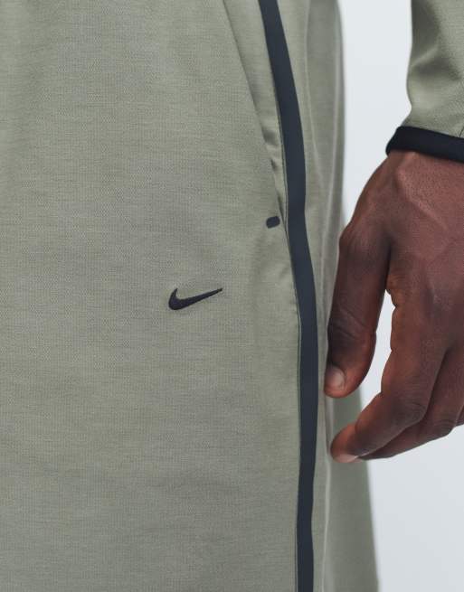Nike - Tech Shori - Lyse kakigrønne shorts, 3 af 5
