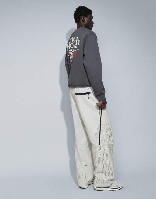 Nike Tech Shori perforerede joggingbukser med brede ben i lys beige, 5 af 9