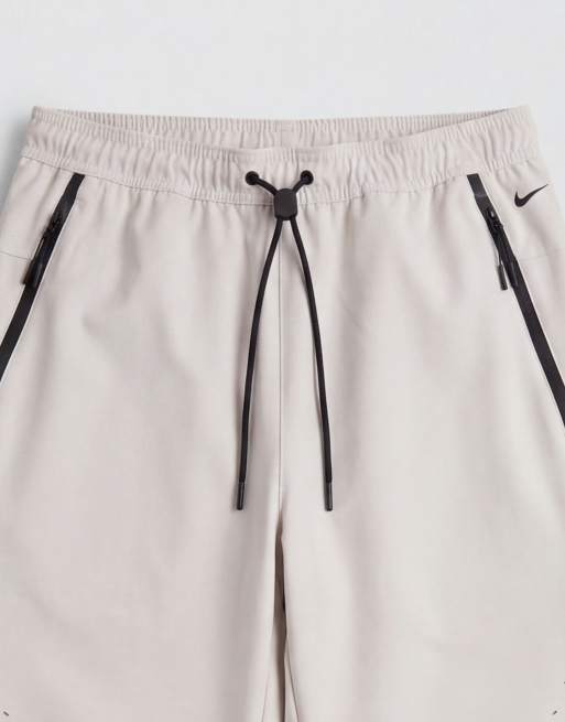 Nike Tech Shori perforerede joggingbukser med brede ben i lys beige, 9 af 9