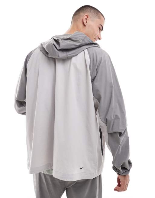 Nike Tech – Szara zapinana na zamek kurtka z tkaniny | ASOS
