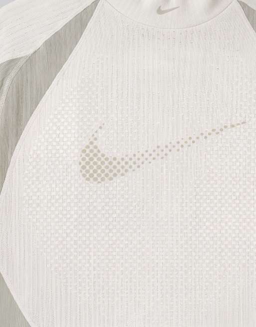 Nike Tech top à manches longues à logo Swoosh beige, 9 de 9