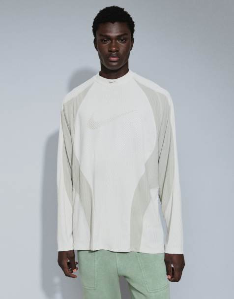 Nike Tech top de manga larga con logotipo Swoosh en beige - view 1