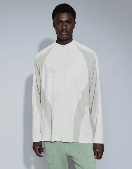 Nike Tech top de manga larga con logotipo Swoosh en beige, 1 de 9