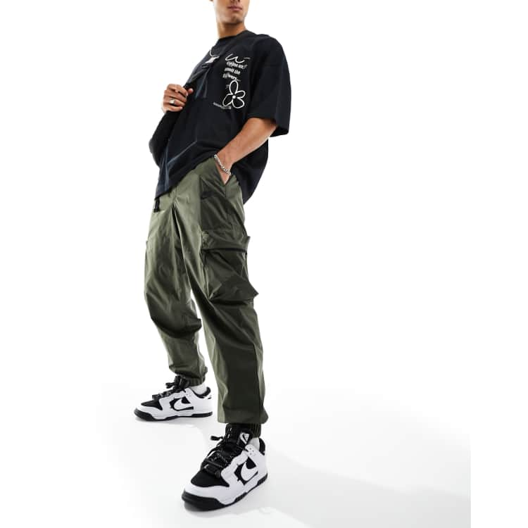 Nike tech hotsell pack cargo trousers