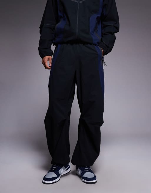 Nike – Tech Woven – Jogginghose in Schwarz und Blau, 2 von 5
