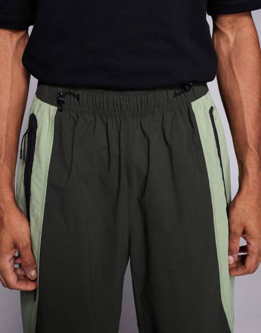 Nike Tech Woven Pro sweatpants in dark green, 4 of 5