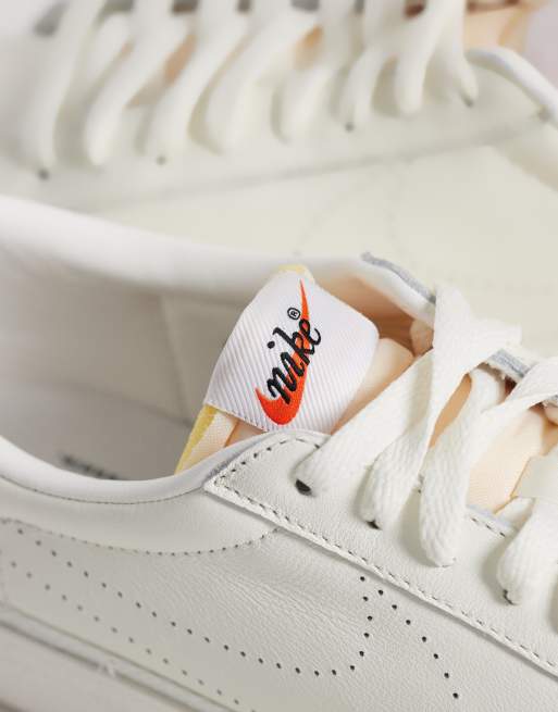 Nike Tennis Classic AC Smash trainers in off white and green, 4 of 5