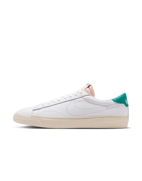 Nike Tennis Classic AC Sneaker in Weiß - view 1