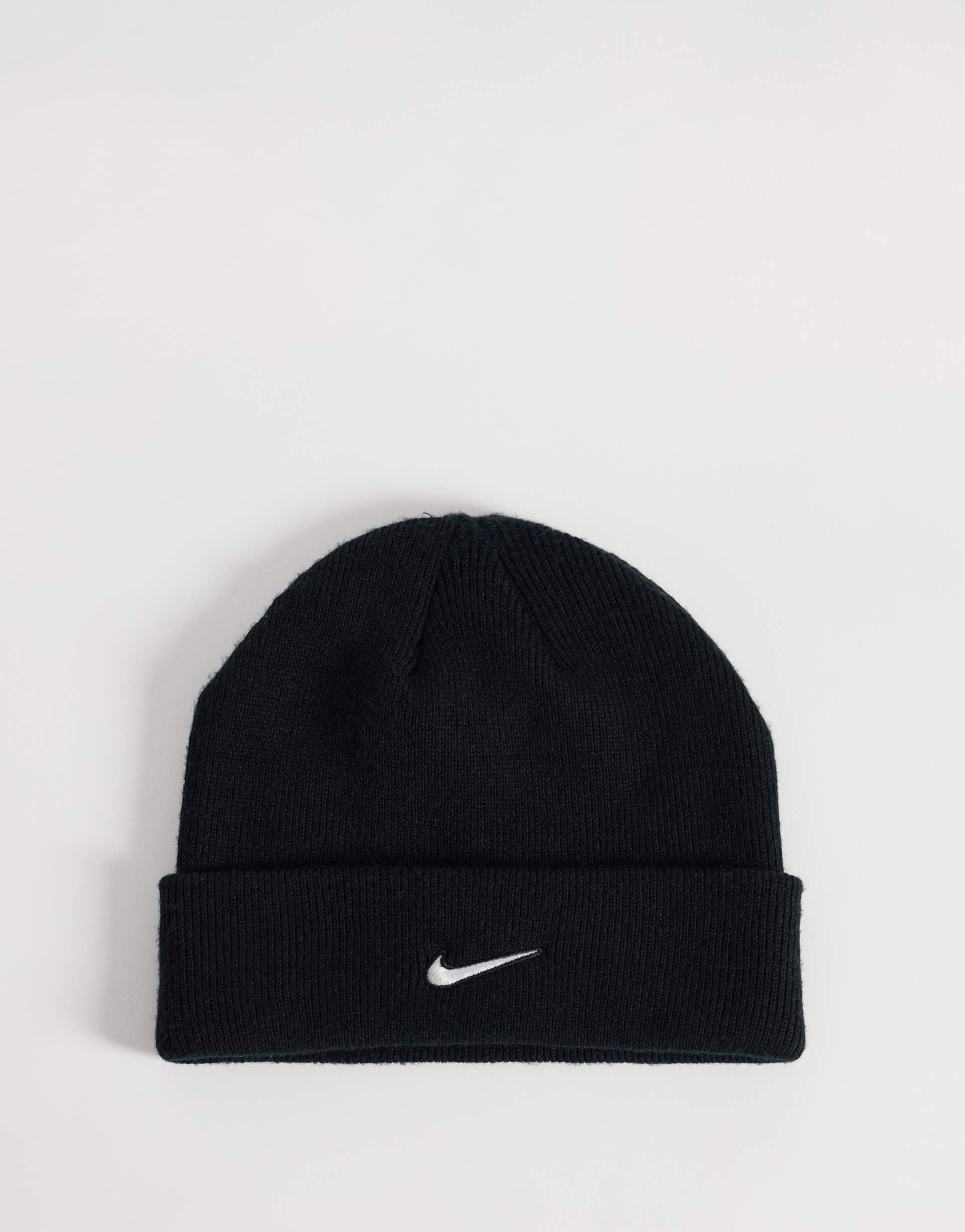nike terra beanie in black