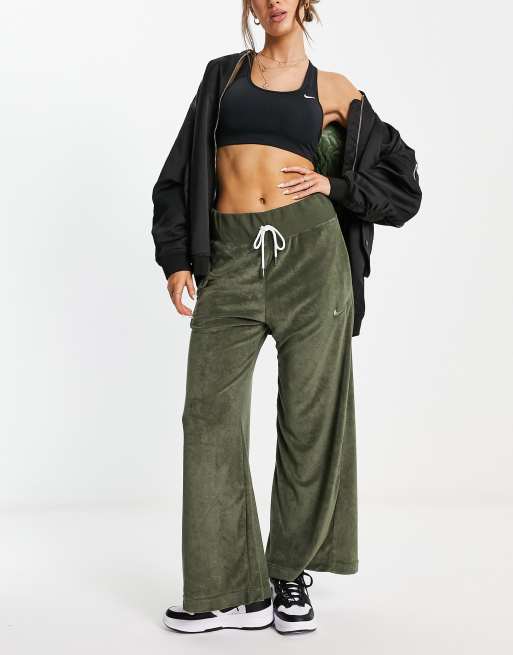 Nike Sportswear WIDE LEG PANT - Tracksuit bottoms - oil green