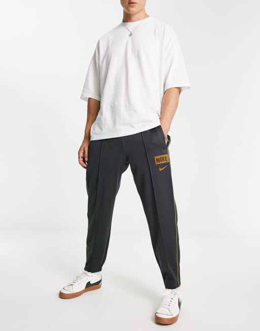 Nike - Toelopende joggingbroek in donker rookgrijs