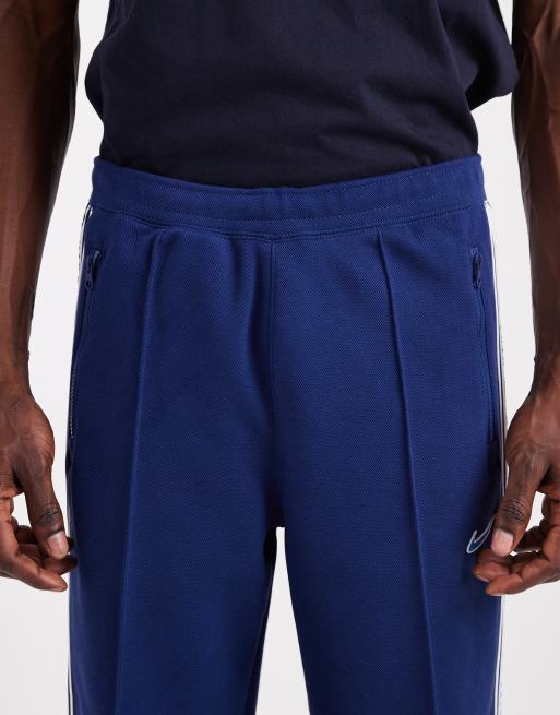 Nike - Toelopende joggingbroek met strepen in marineblauw, 4 van 5