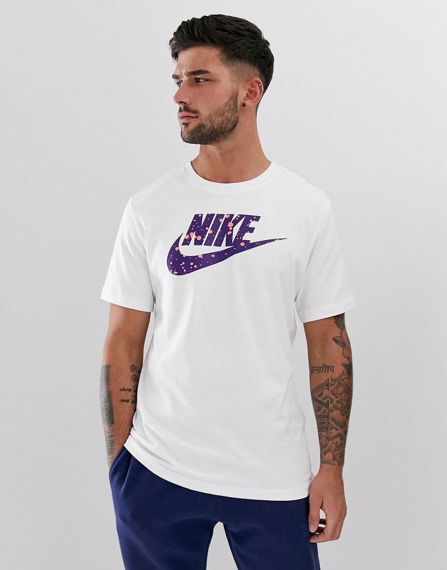 Nike – Tonal – Vit t-shirt med kontrasterande Swoosh-logga
