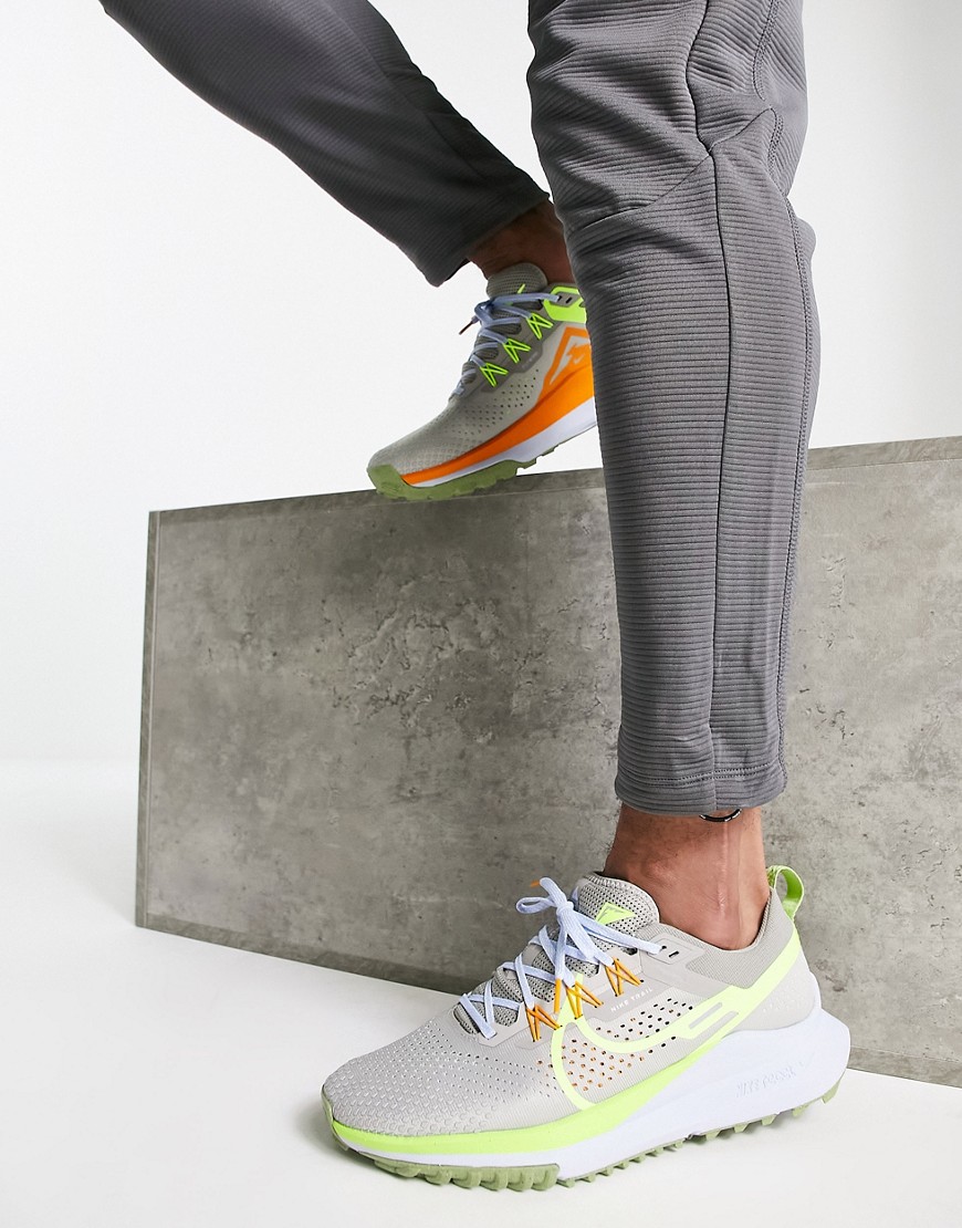 Nike Running - Nike trail running react pegasus 4 sneakers in beige and multi-gray