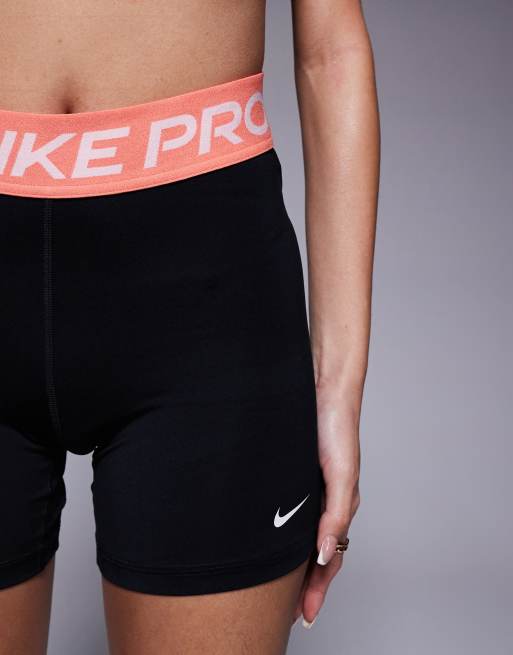 Nike Training 365 5-inch shorts in black and peach, 5 of 5