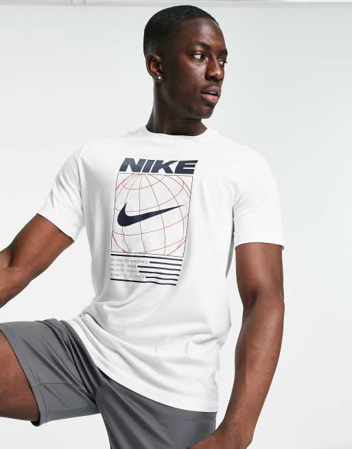 Nike Training – 6/1 – Vit t-shirt med tryck