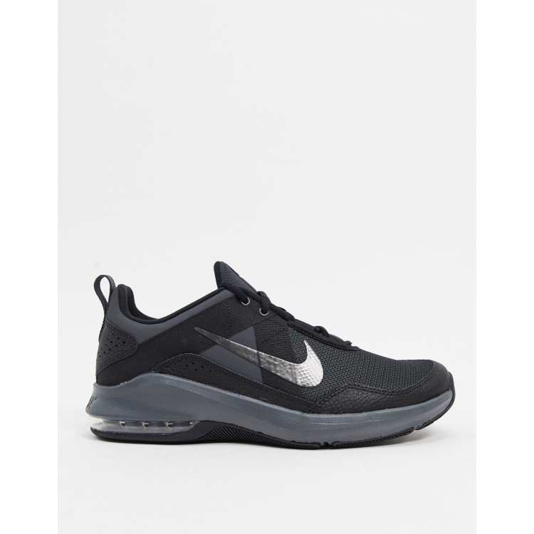 Nike Training Air Max Alpha 2 Sneakers in triplo nero