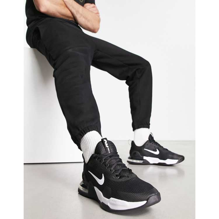 Nike store training black