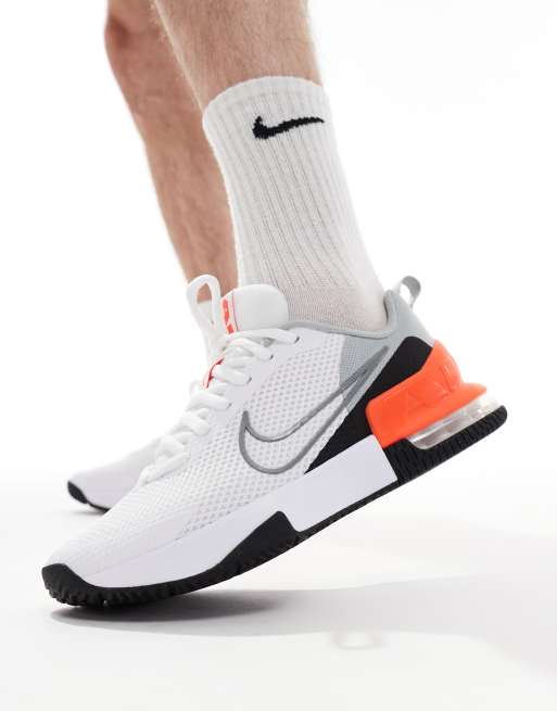 Nike Training Air Max Alpha 6 Sneaker in WeiB und Rot ASOS