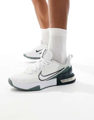 Training - Air Max Alpha 6 - Sneaker in Wollweiß und Grün Weiß MW 6.5
