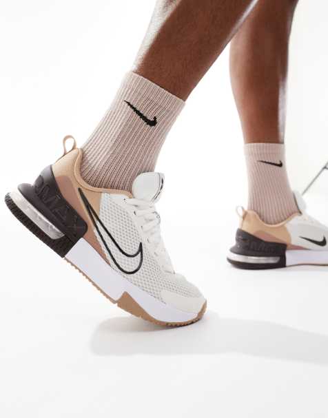 Nike Training - Air Max Alpha 6 - Sneakers i hvid/brun - view 1