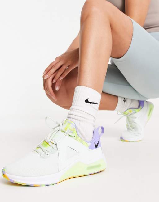 Nike Training - Air Max Bella 5 - Sneakers in lichtblauw