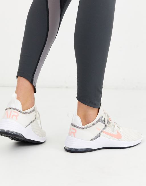 Veel gevaarlijke situaties studie Voorbijganger Nike Training air max bella TR 2 in off white | ASOS