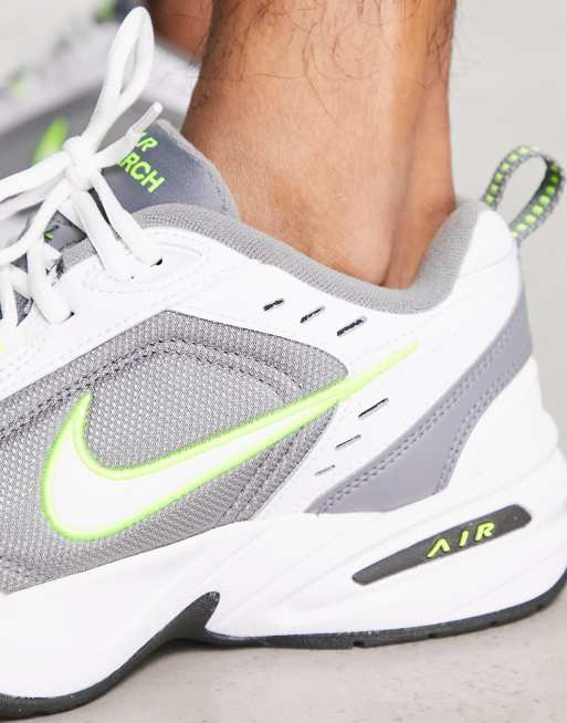 Nike Training Air Monarch IV Sneaker in Grau und WeiB ASOS