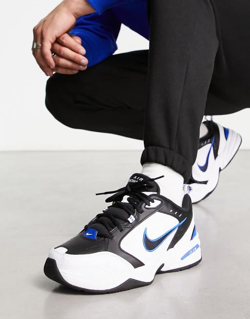 Nike Training Air Monarch IV Sneakers in zwart en wit