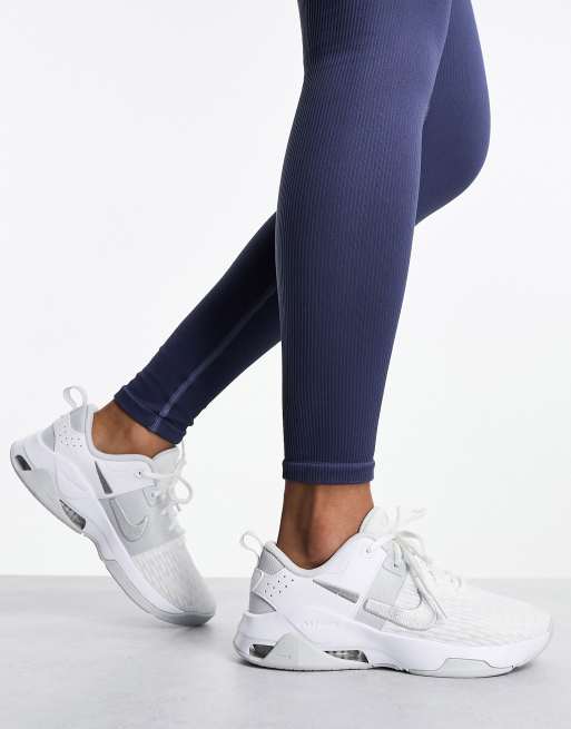 Nike Training – Air Zoom Bella 6 – Vita träningsskor