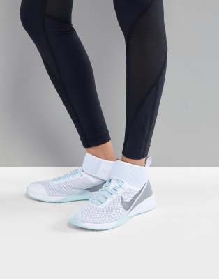 nike zoom strong 2