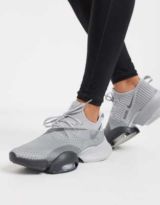 nike training city rep trainers in grey