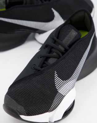 zoom nike black and white