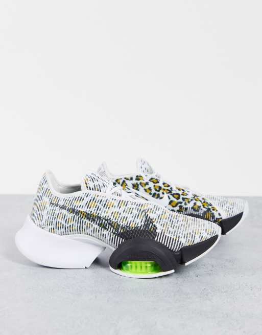 nike training air zoom superrep trainers in grey
