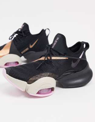 nike training air zoom superrep trainers in black and gold