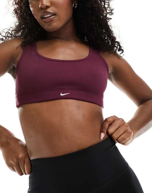 Nike Training - Alate Dri-FIT All You - Reggiseno a supporto leggero viola bordeaux a coste
