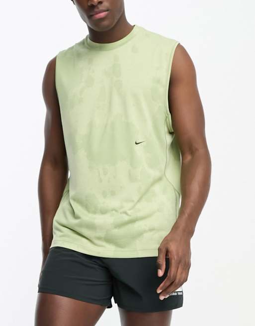 Nike Training - APS Engineered - Débardeur en tissu Dri-FIT - Kaki