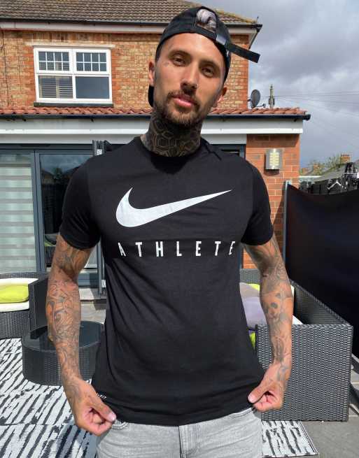 trog minstens Geroosterd Nike Training athlete t-shirt in black | ASOS