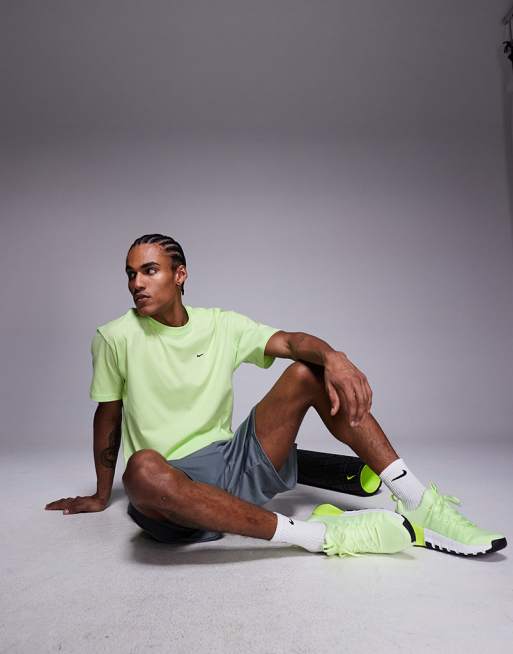 Nike Training - Athletic Club - Limegrøn T-shirt med grafisk print på ryggen, 2 af 5