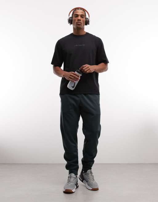 Nike Training - Athletic Club - T-shirt met geperforeerd geschreven logo in zwart, 2 van 5
