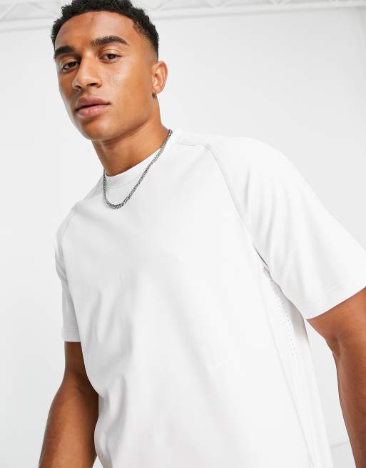 Nike dri fit white t outlet shirt