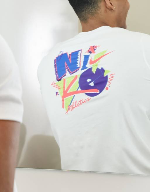 Nike Training – Biały T-shirt z graficznym nadrukiem na plecach w stylu lat 90.