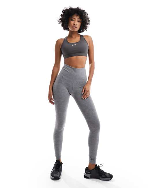 Nike Training - Brassière de maintien intermédiaire en tissu Dri-FIT à logo  virgule - Gris cendré