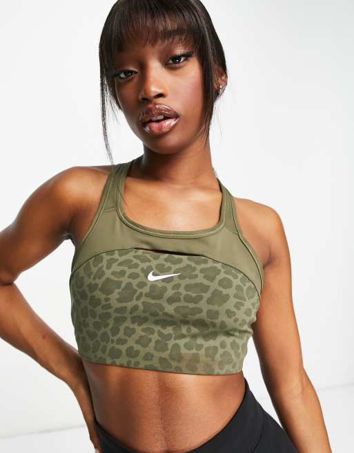 Nike Training - Brassière de sport maintien modéré en tissu Dri-FIT avec  logo virgule et imprimé léopard - Kaki