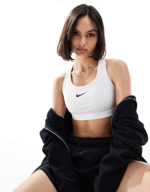 Nike Training - Brassière de sport maintien moyen à logo virgule - Blanc