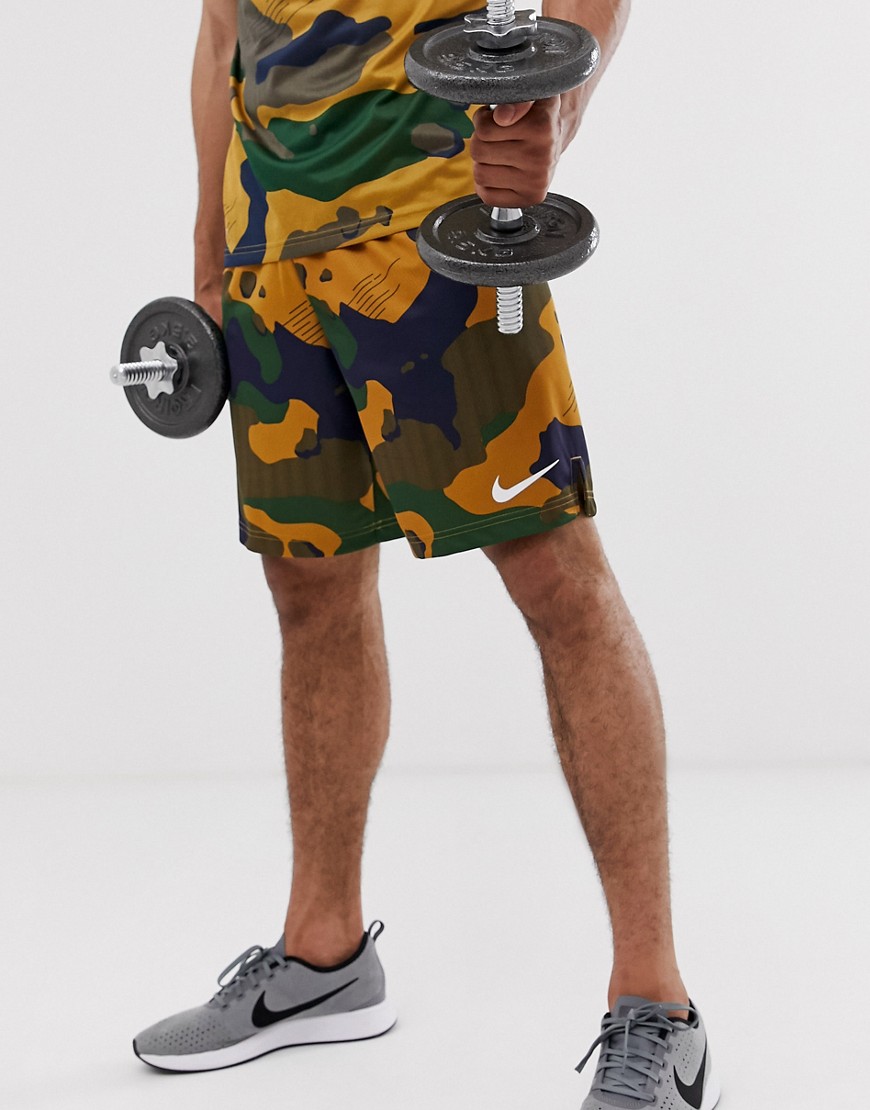 Nike Training – Bruna, kamouflagemönstrade shorts